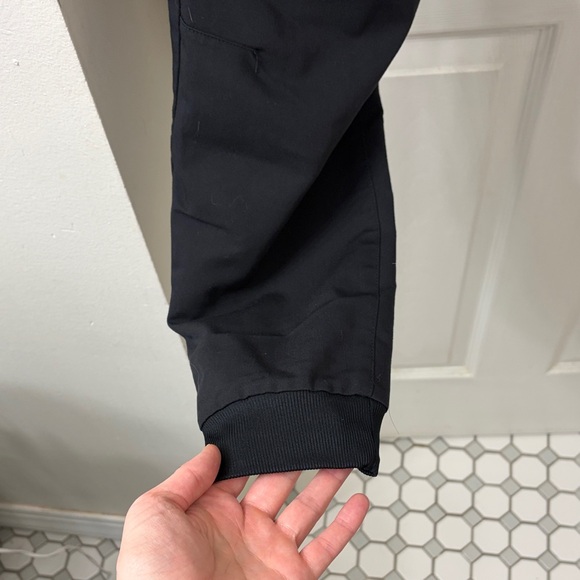 Fabletics Black Scrub Set - Picture 6 of 12